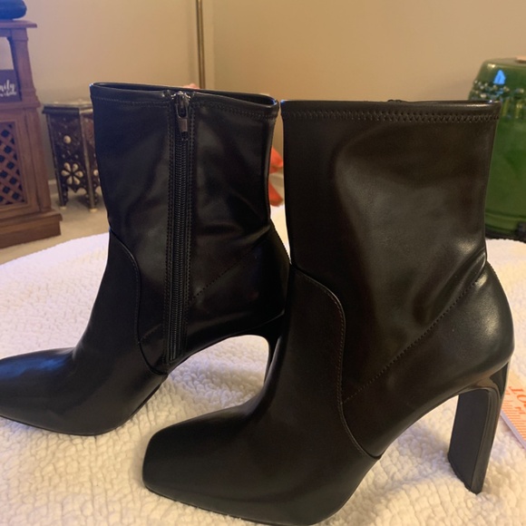 Bootied - Picture 2 of 4